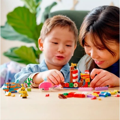 LEGO CLASSIC JEUX CREATIFS DANS L OCEAN 11018